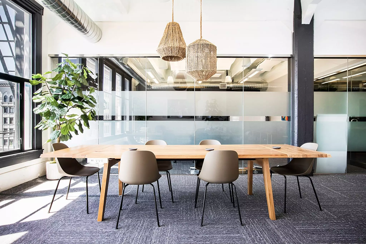 Thiết kế nội thất văn phòng tận dụng ánh sáng tự nhiên - Nội thất Tân Phát