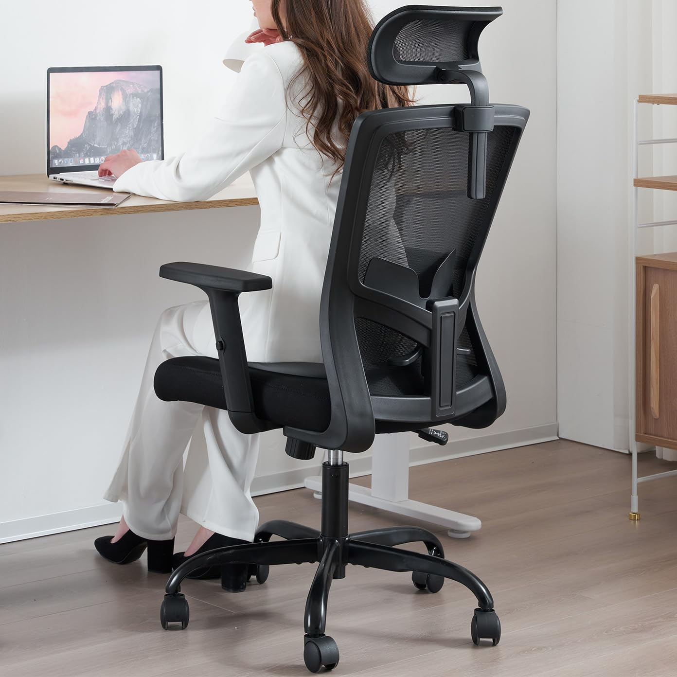 Lựa chọn ghế văn phòng cần lưu ý đến phần tựa lưng và đệm ngồi