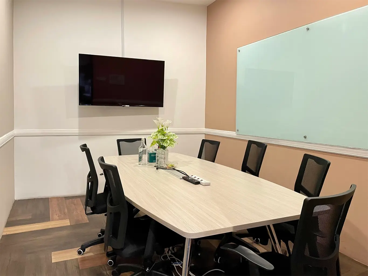 Chọn lựa kích thước bàn họp phù hợp với diện tích phòng họp nhỏ