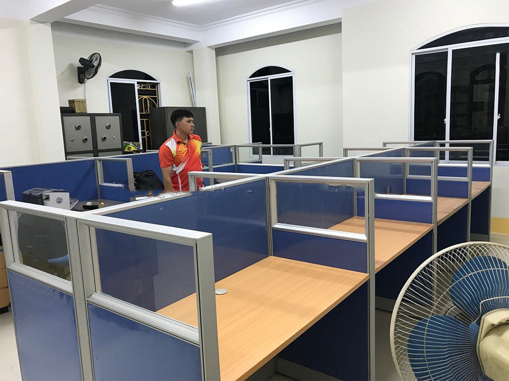 Vách ngăn nỉ kính văn phòng - Nội thất Tân Phát